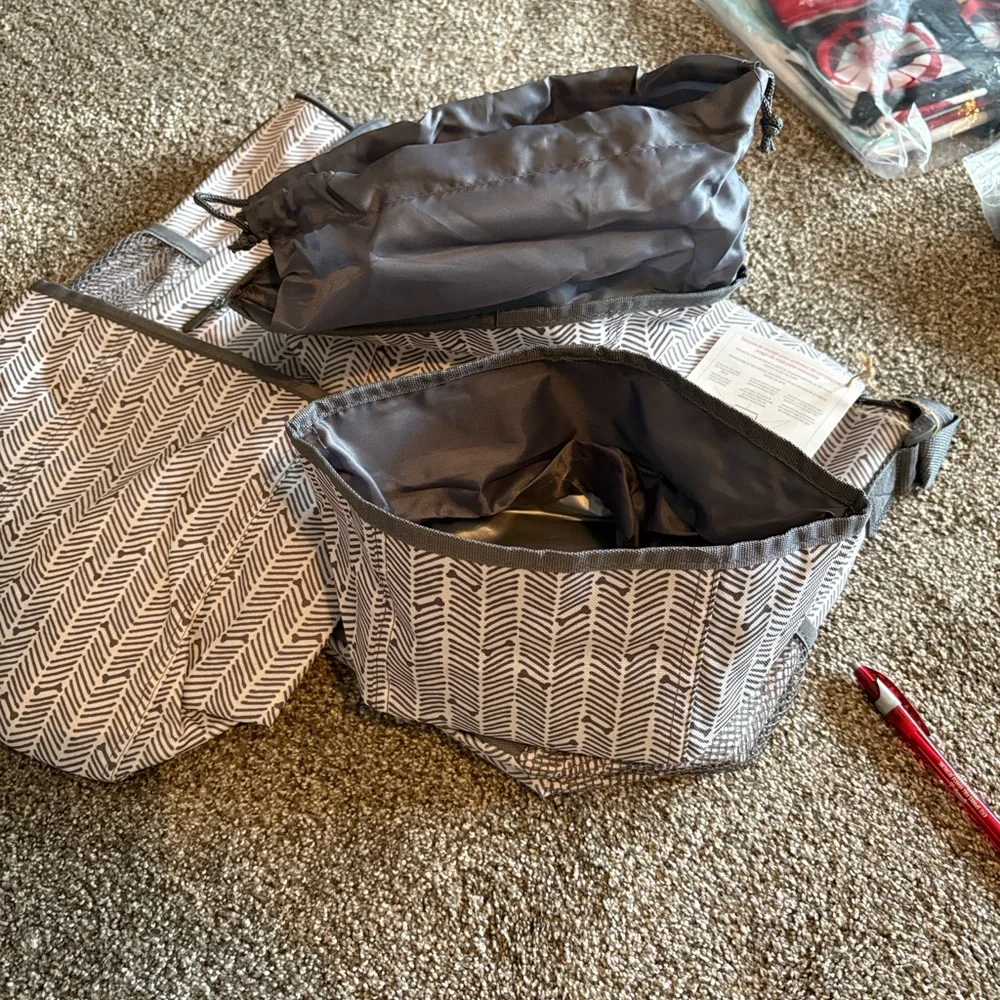 Thirty-One Gray and White Pet Travel Set in HerringBone